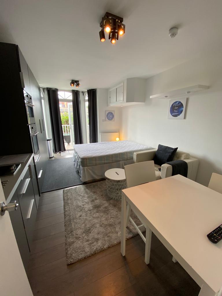 14 studios to let - Image 3