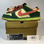 NIKE DUNK SB LOW MOSQUITO