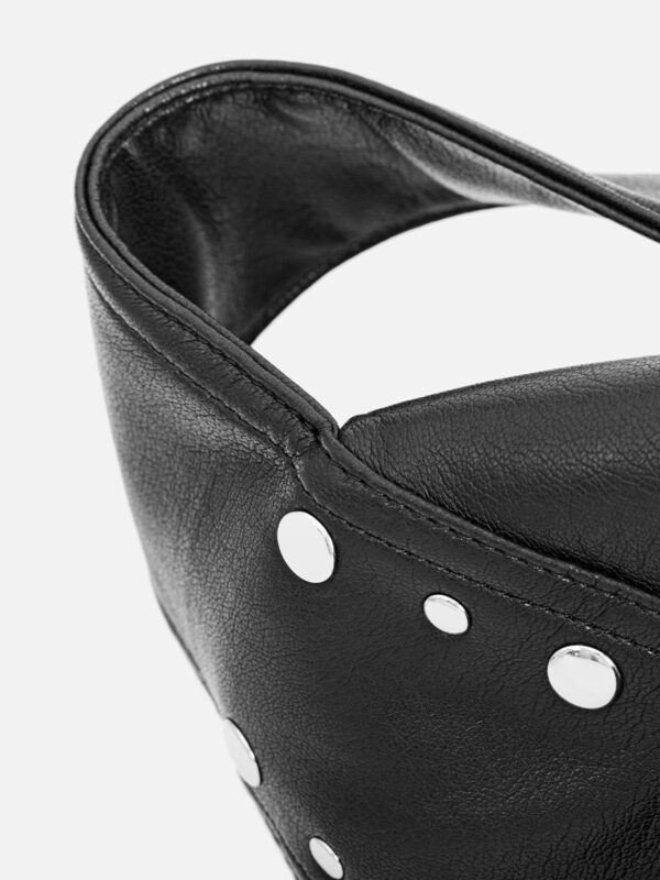 Soft rivet bag