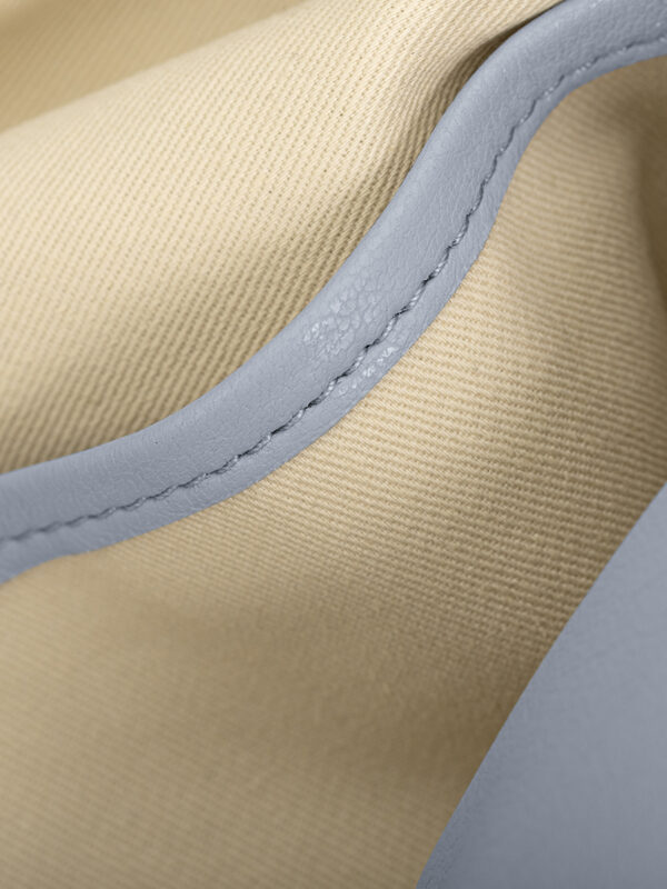 Soft rivet bag