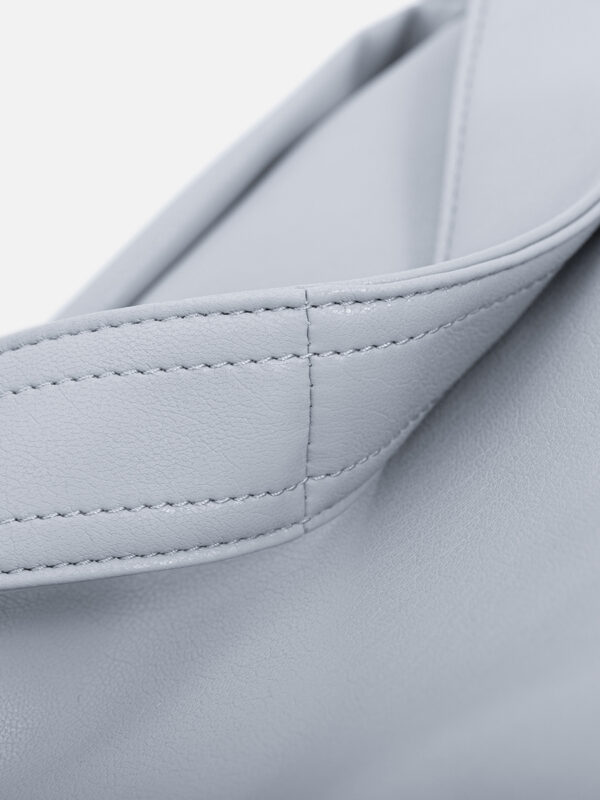 Soft rivet bag