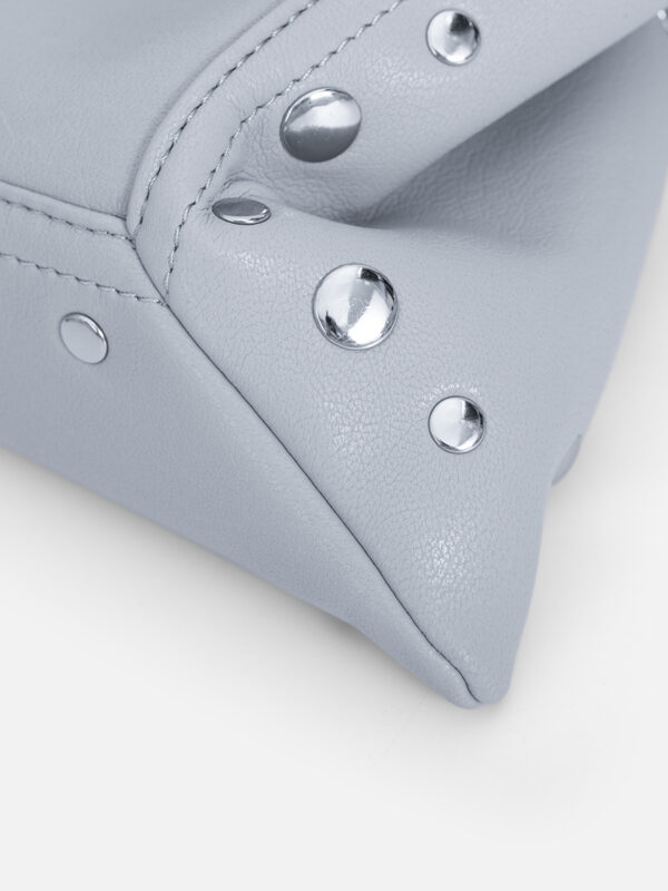 Soft rivet bag